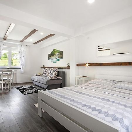 Studio Apartments Kaya Čatrnja Eksteriør bilde